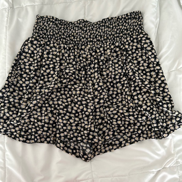 American Eagle Smocked Waist Flowy Shorts - Picture 1 of 4